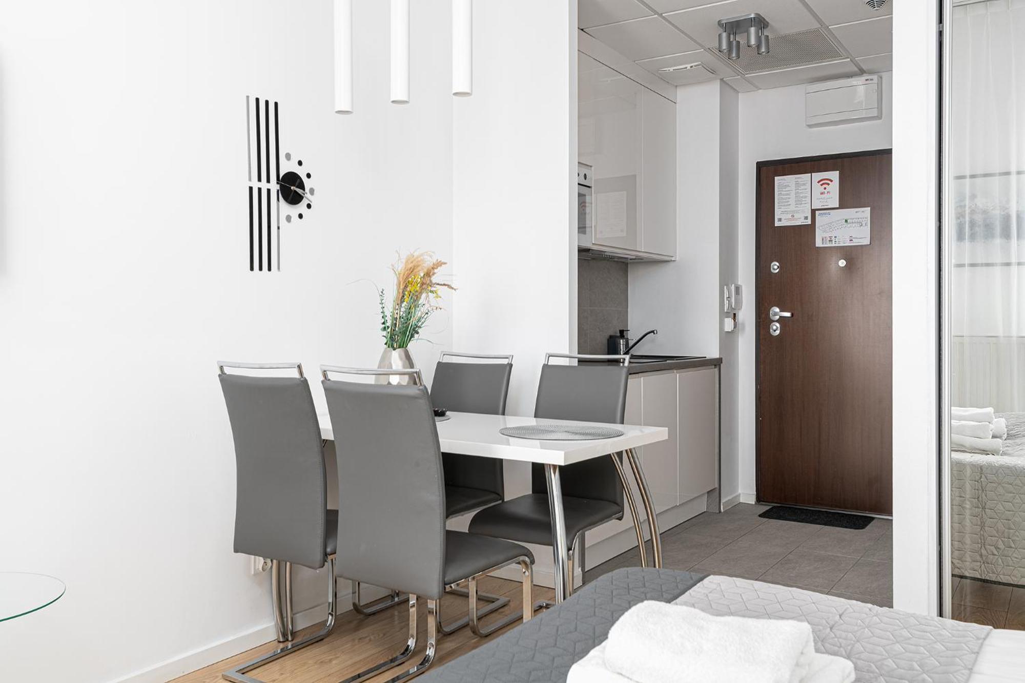 Rentplanet - Apartamenty Kasprzaka Warsaw Exterior photo